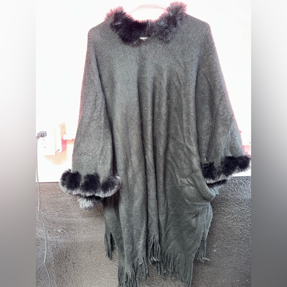 Vince Camuto Black Fur-Trimmed Poncho Sweater - Picture 5 of 5